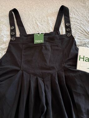 HALARA Black Waffle Pleated overall with Button Straps